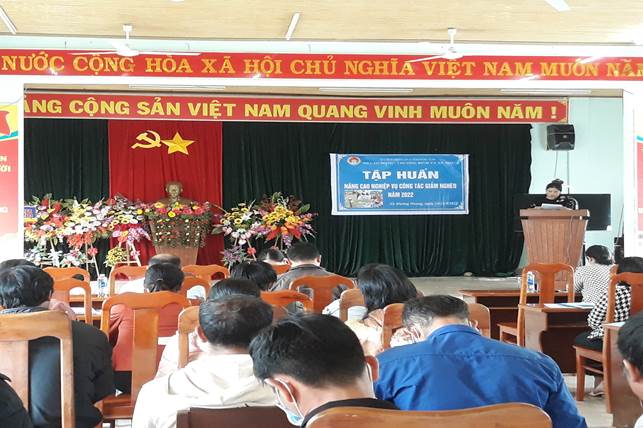 Tập huấn nghiệp vụ giảm nghèo và trao bò hỗ trợ hộ nghèo trên địa bàn xã Mường Hoong và Ngọc Linh